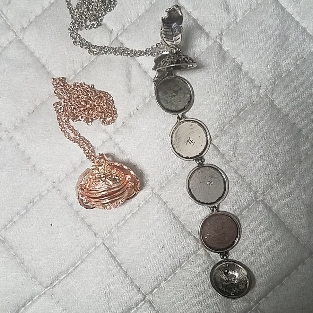 Unique locket Silvertone NWOT